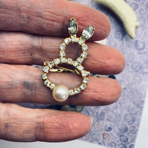 Easter Bunny Brooch Bundle Of 7 Kitschy Rhinestone Vintage Ceramic Hallmark Lot - Picture 7 of 11